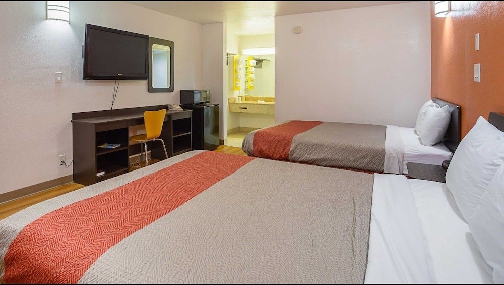 Motel6 Brinkley, AR 40/59