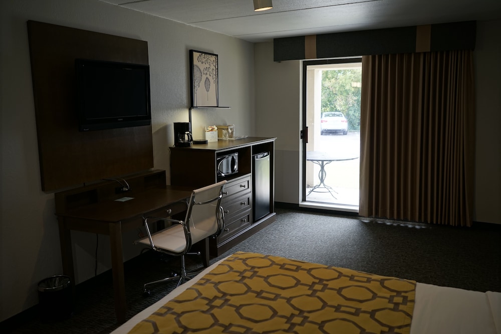 Baymont by Wyndham Shakopee 40/50