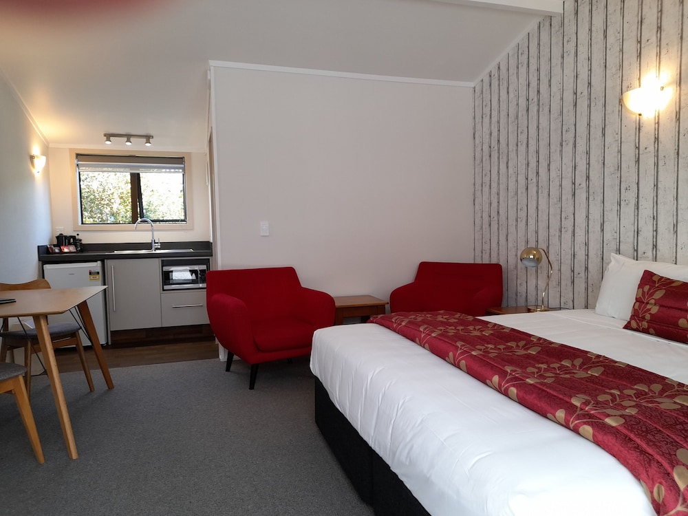 Lake Matheson Motel 9/53