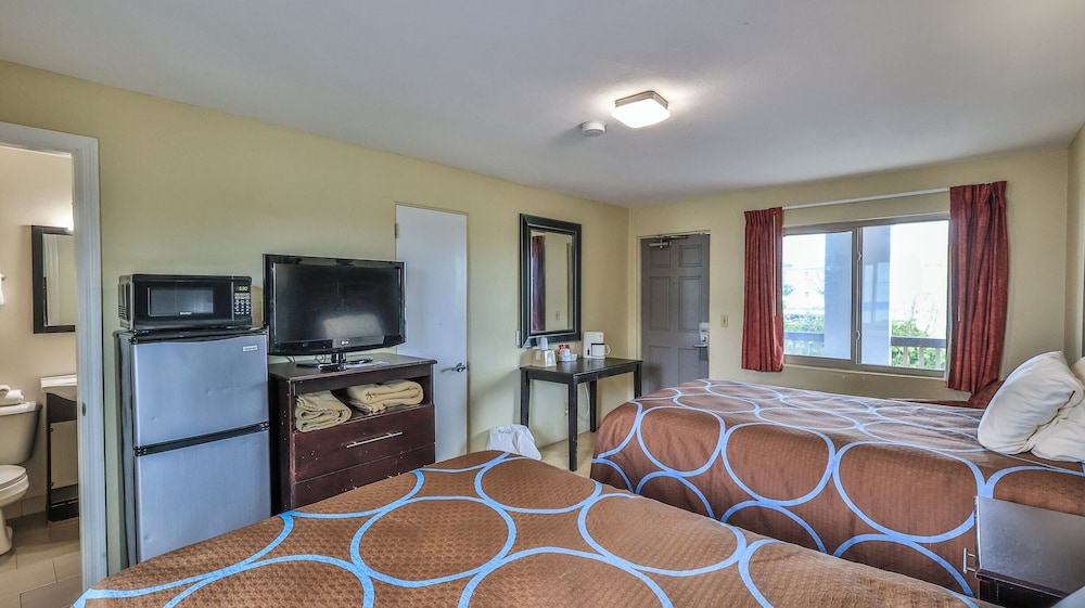 Driftwood Resort 49/70