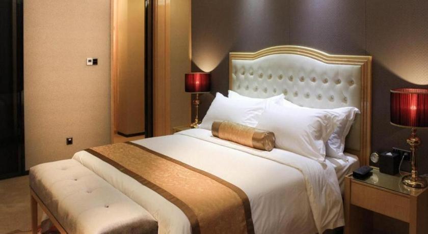 Golden Phoenix International Hotel 29/51