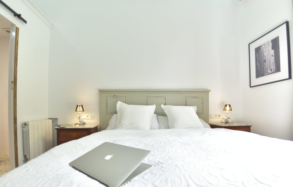 Hostal Girona 11/50