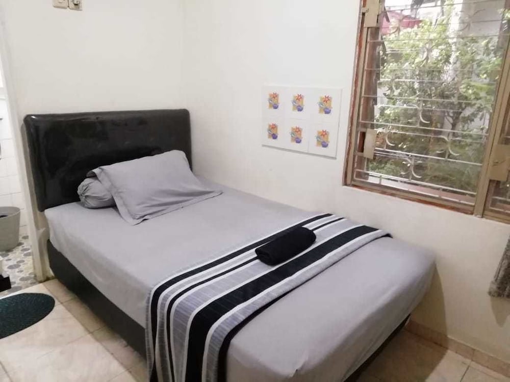 Gio Guesthouse Bogor 10/33