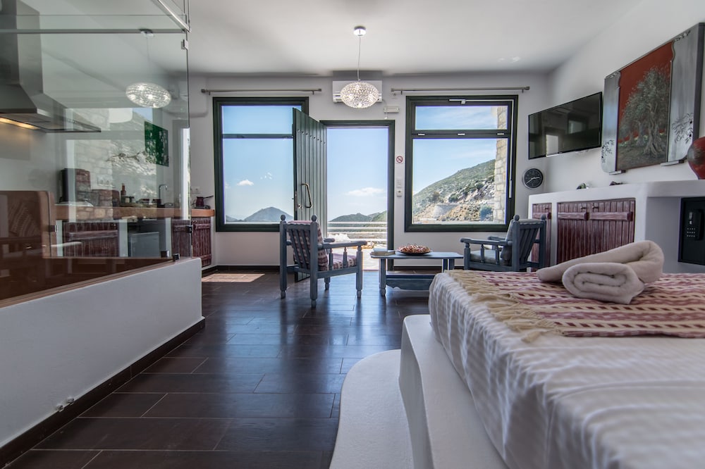 Elaiolithos Luxury Retreat Naxos 6/24