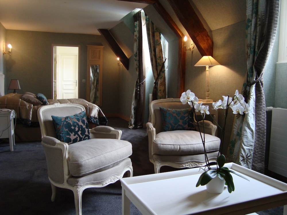 CHATEAU DE FERE HOTEL 26/50