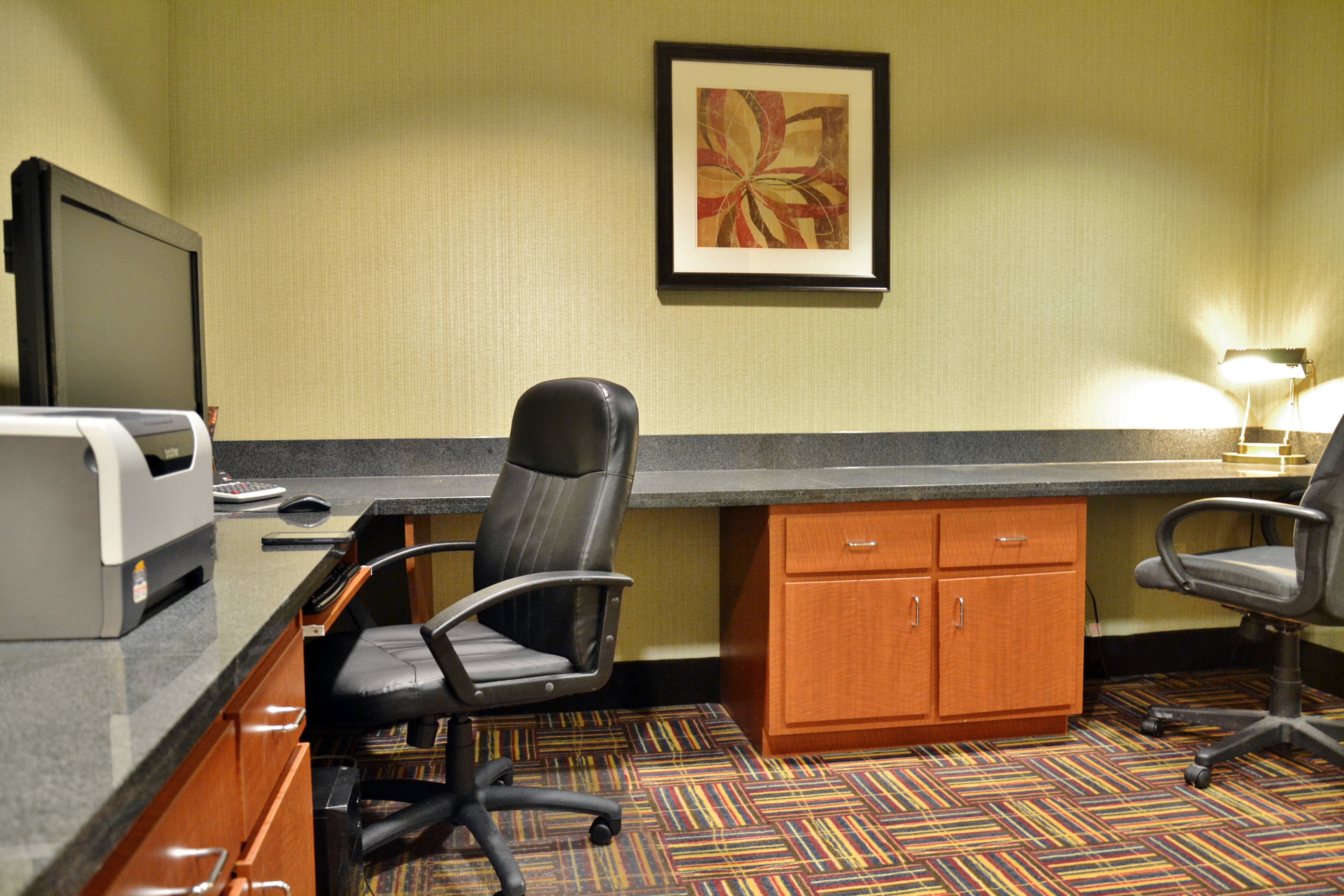 Holiday Inn Express Suites Center Township 67/78