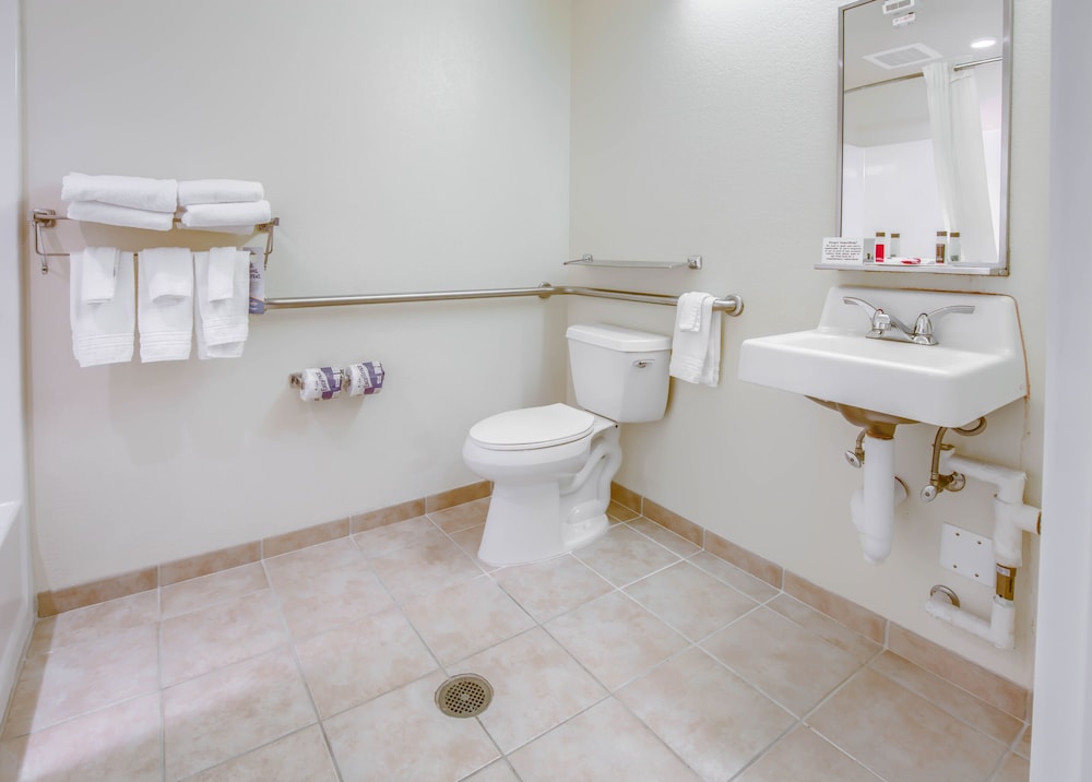Microtel Inn & Suites by Wyndham Gulf Shores 61/64