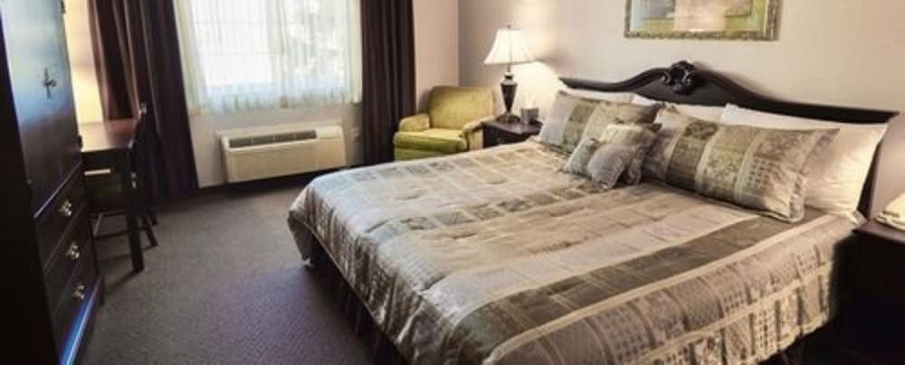 Hearthstone Inn & Suites 20/65