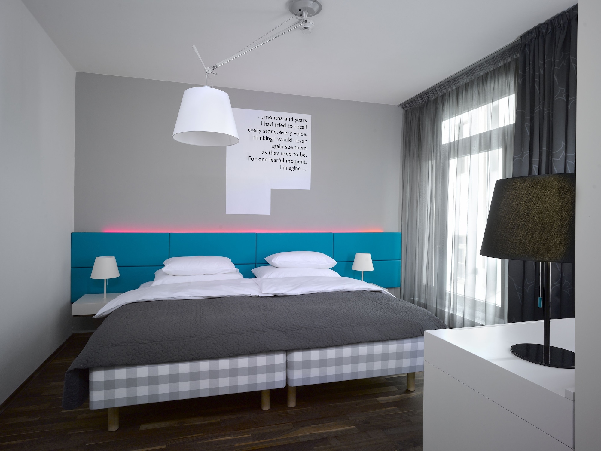 DELUXE, DOUBLE OR TWIN BED