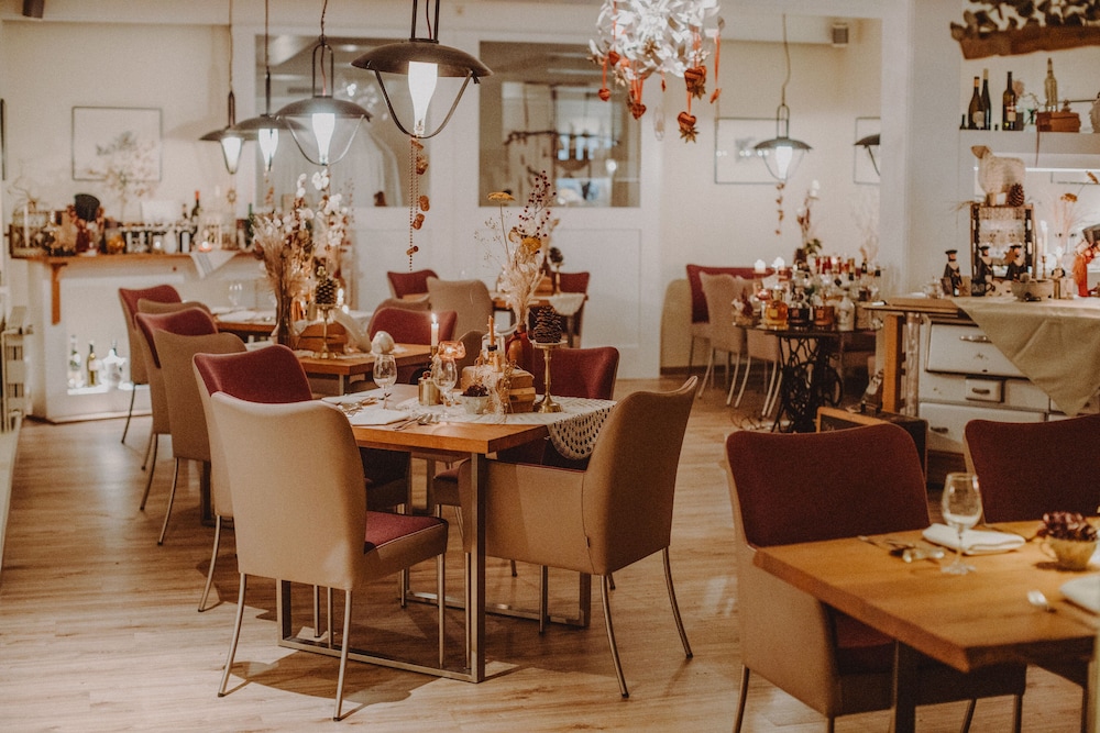 LANDHOTEL ROSENSCHAENKE 36/50