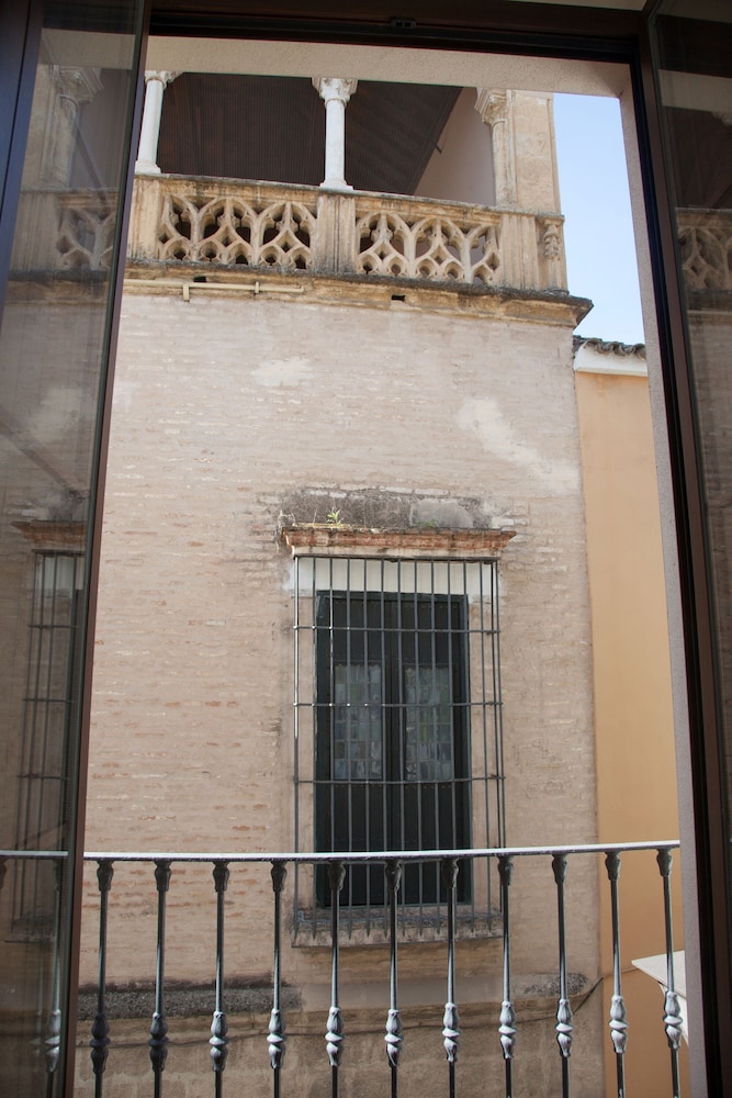 Q&Q Cathedral Suites Sevilla 6/50
