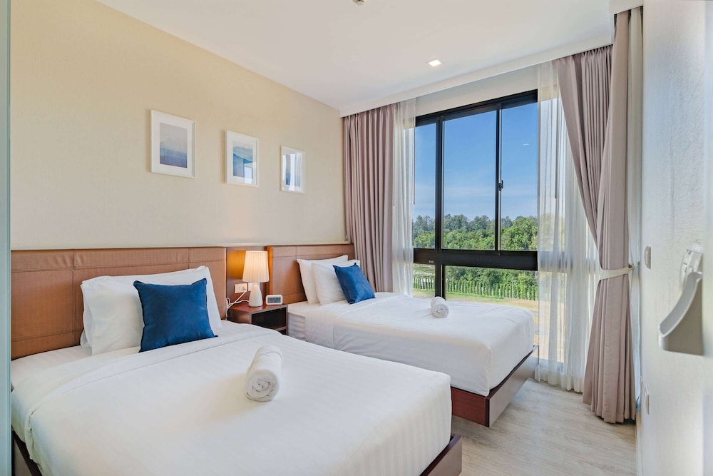 SUPERIOR, TWIN BEDS, GARDEN VIEW