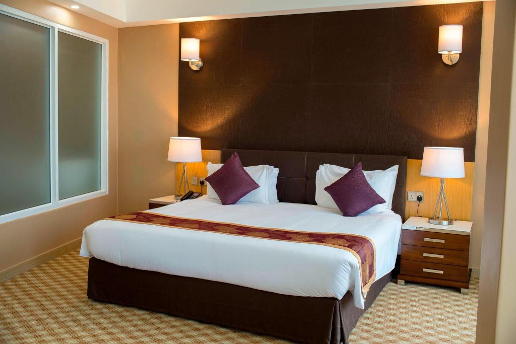 Victoria, Presidential, Hot Tub, Suite, King Bed, Lake View, Balcony