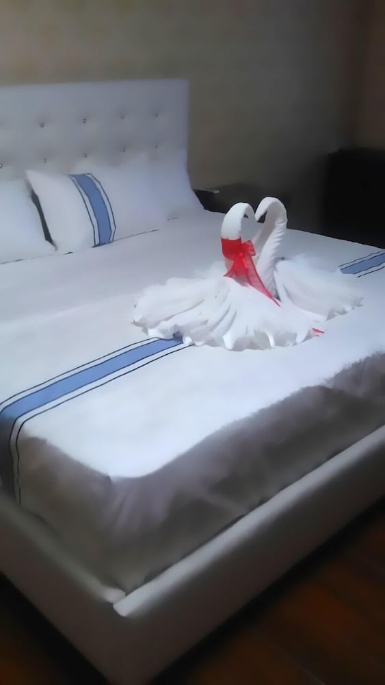 DELUXE, SUITE