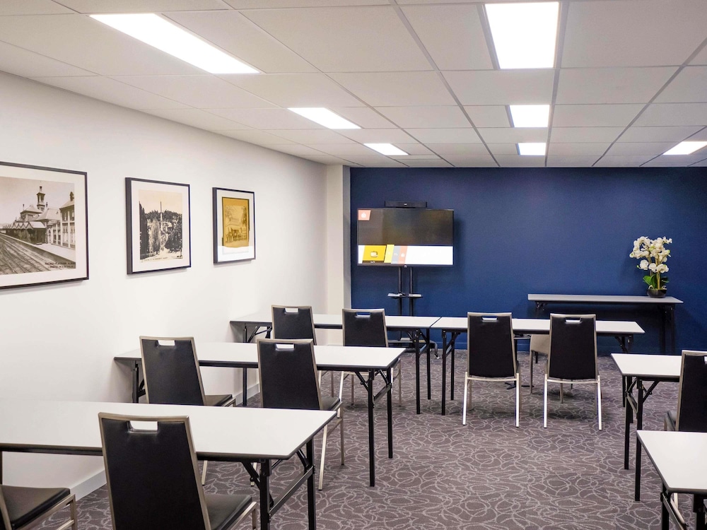 Mantra Albury Hotel 61/70