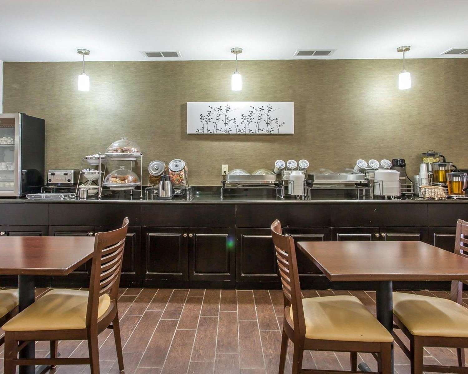 Inn & Suites Near I-90 And Ashtabula 11/14