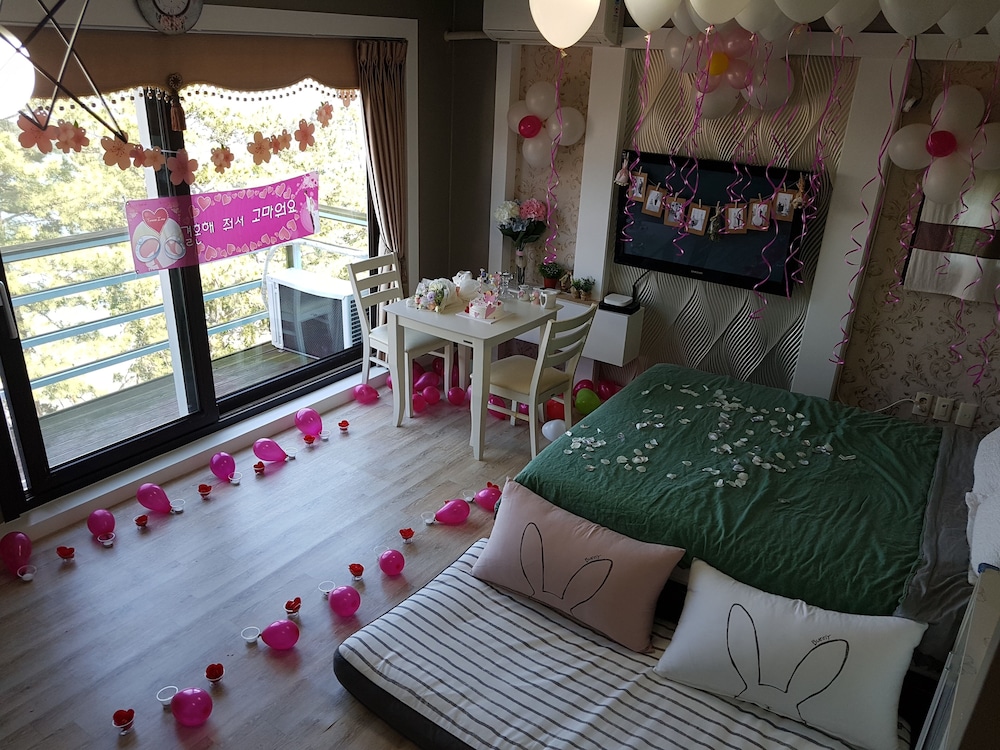 Tongyeong Pungcha Maeul Iris Pension 36/50