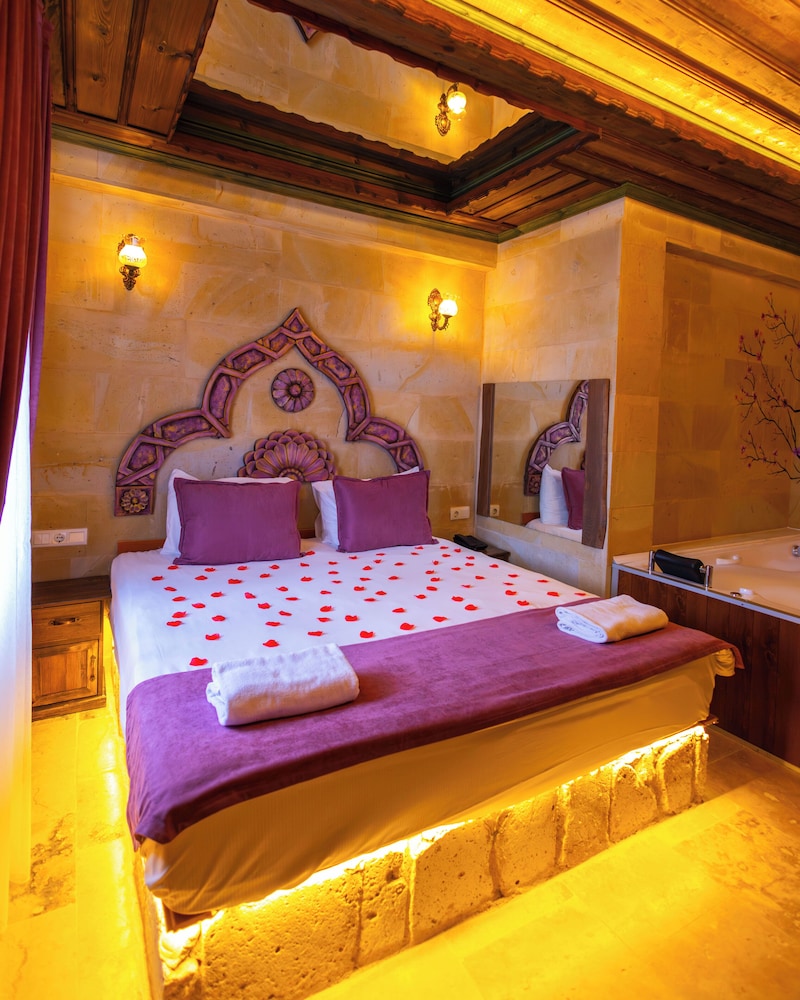 Bayar Cave Suite 27/60