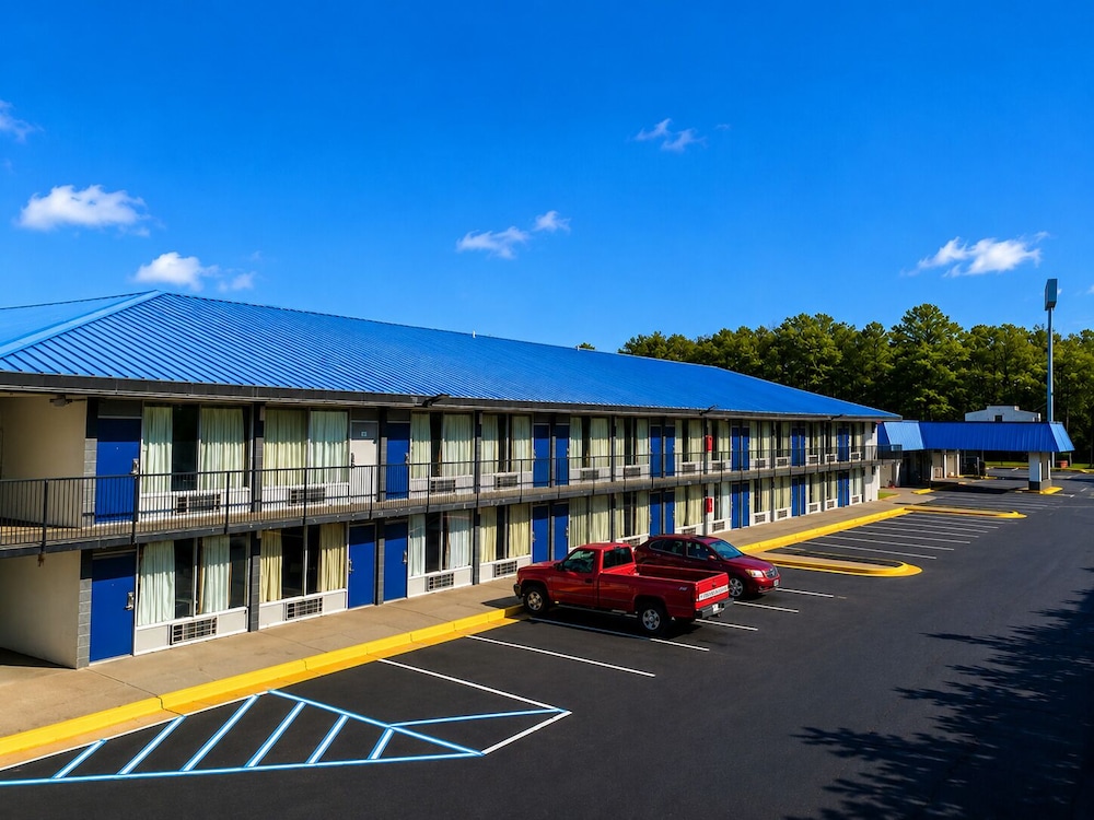 Hotel Cartersville, GA 33/50