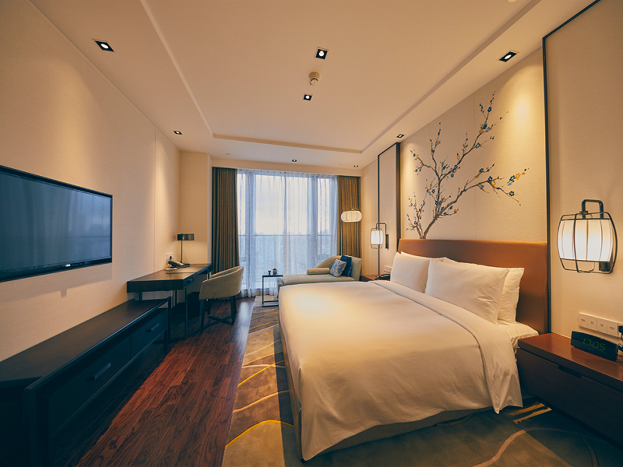 DELUXE KING SIZE BED