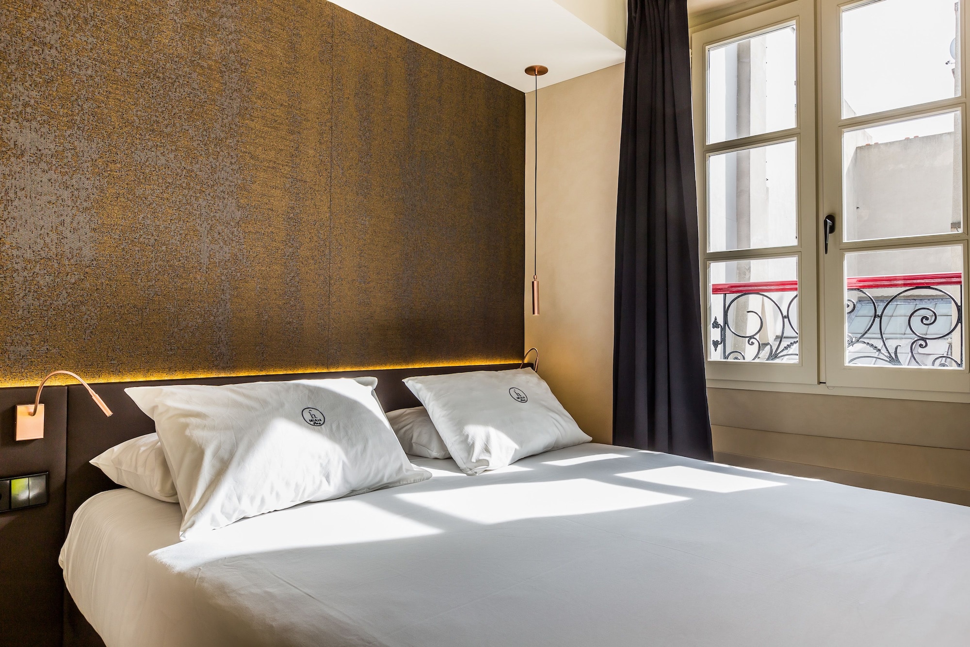 EXECUTIVE, DOUBLE BED