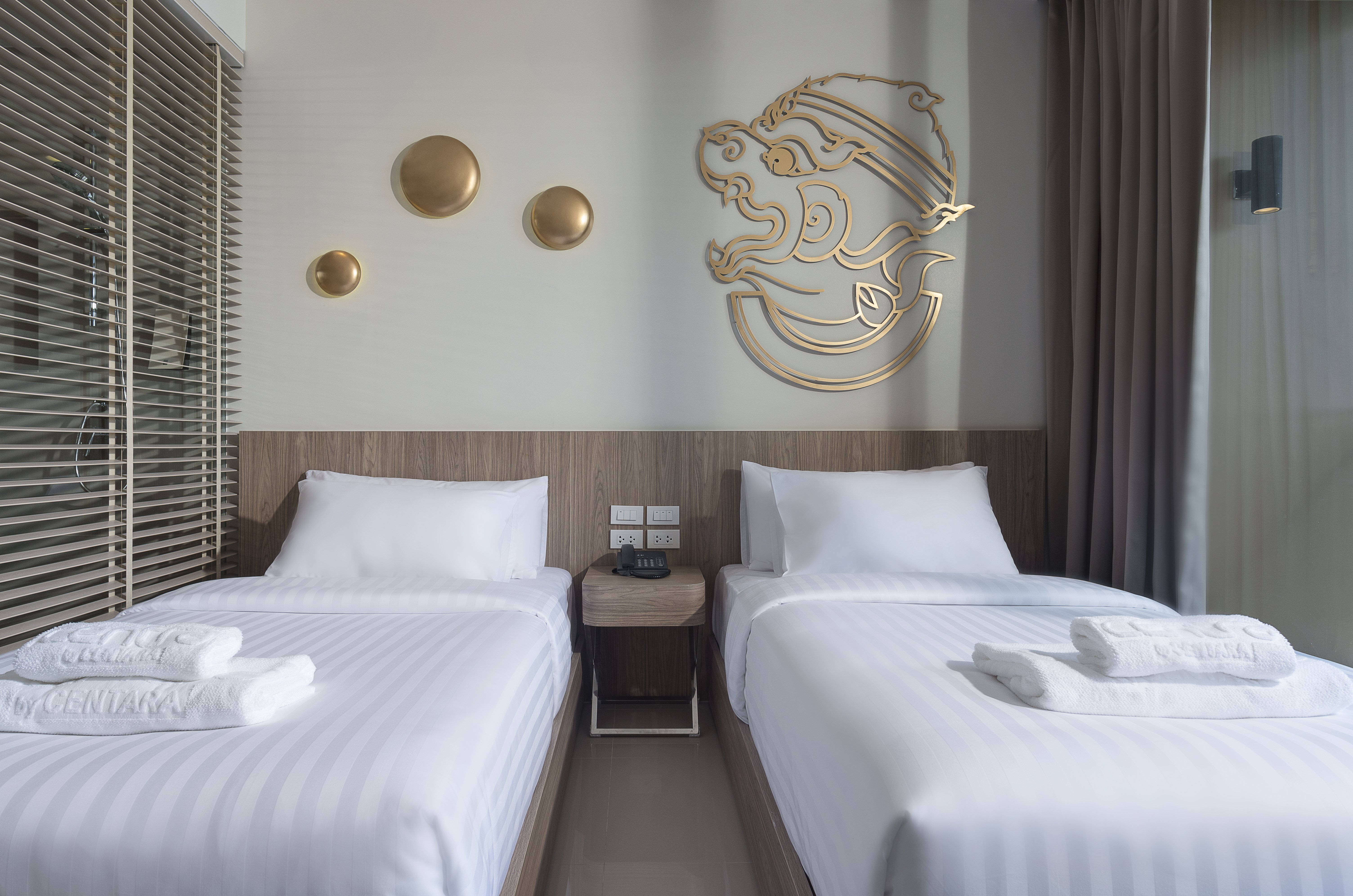 SUPERIOR, TWIN BEDS, POOL VIEW