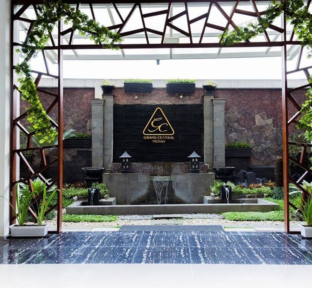 Grand Central Hotel Medan 7/60