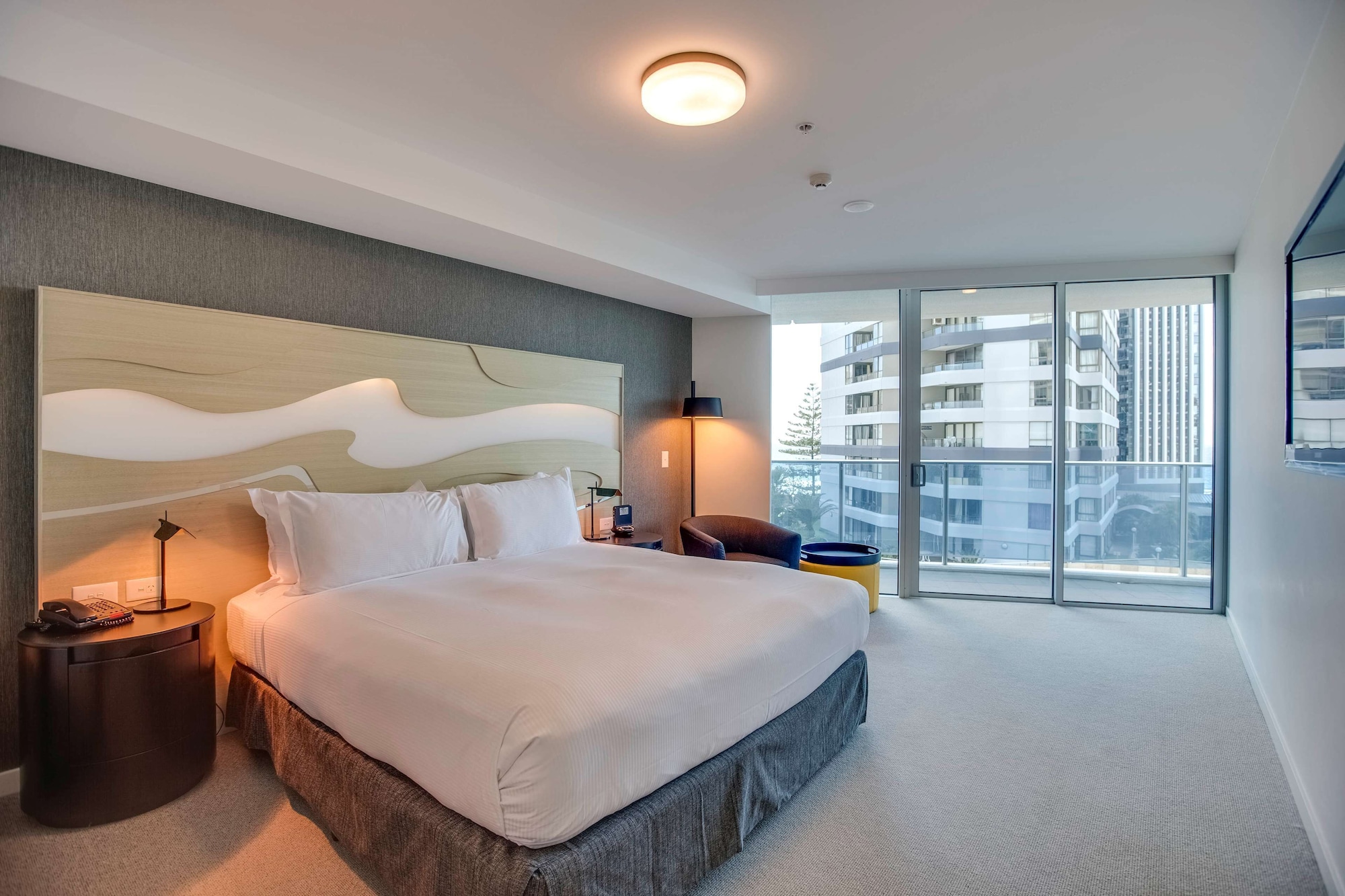 GUEST ROOM, KING BED