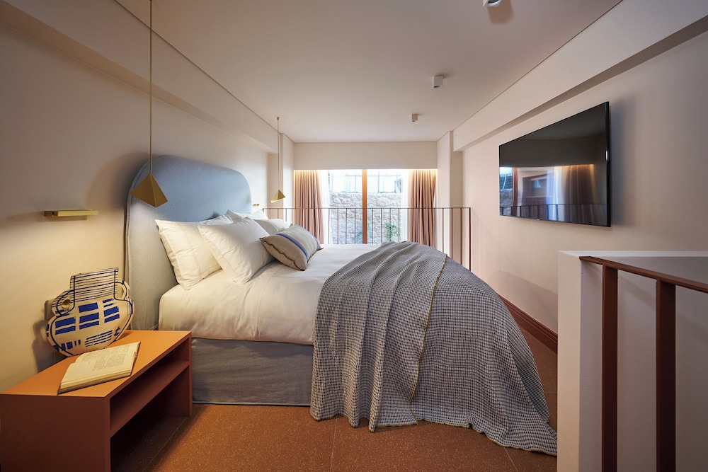 GARDEN, LOFT, SUITE
