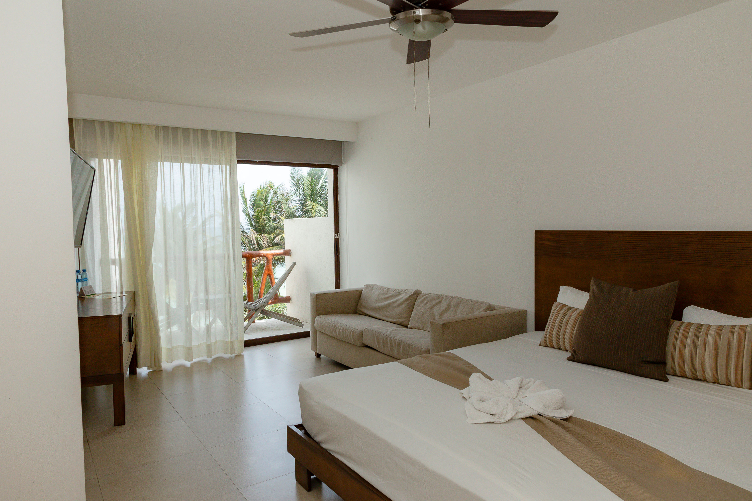 Room, King Bed, Partial Sea View