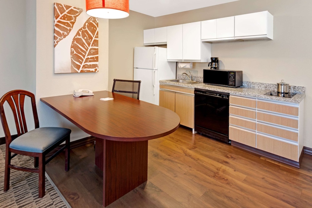 MainStay Suites Northbrook Wheeling 39/45