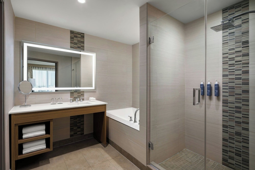 جناح بسرير كينج بغرفة نوم واحدة، The Westin Calgary Airport 4/5
