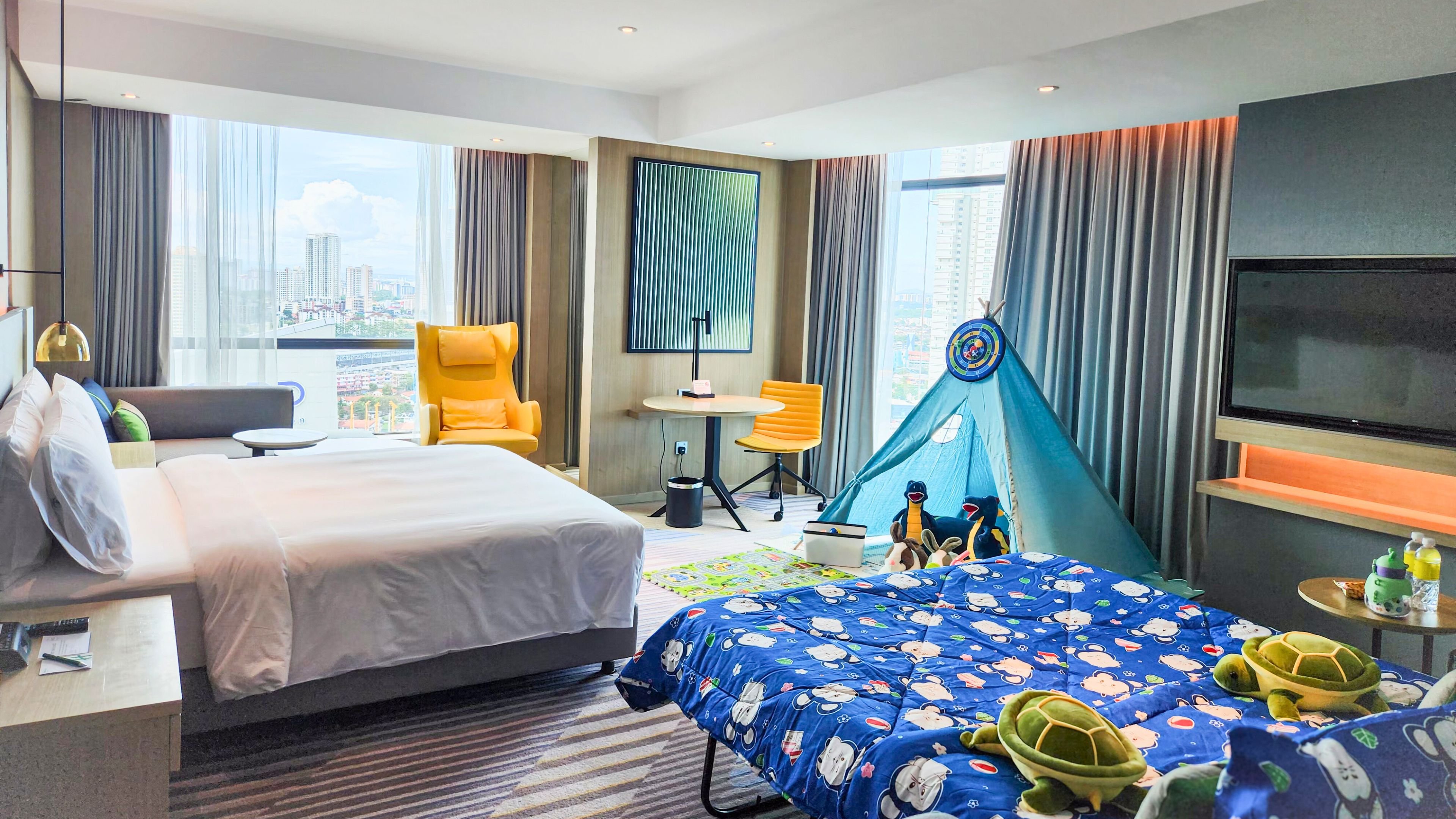 Kids Suite, Theme, King Bed, Sofa