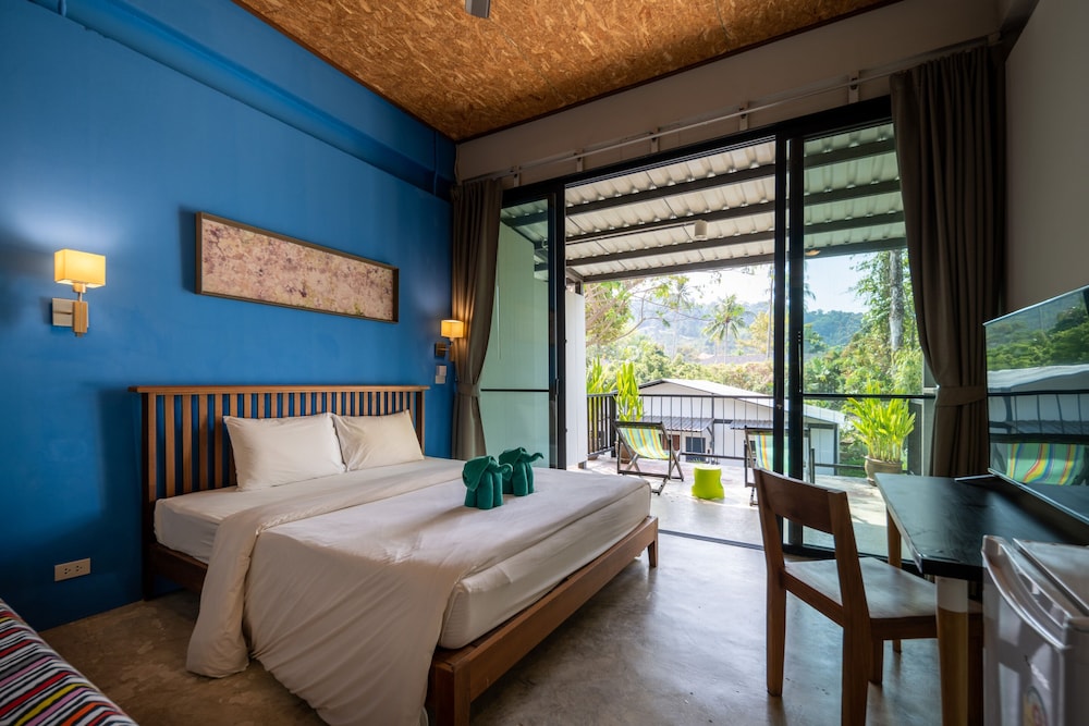 STAGE, KING BED, BALCONY
