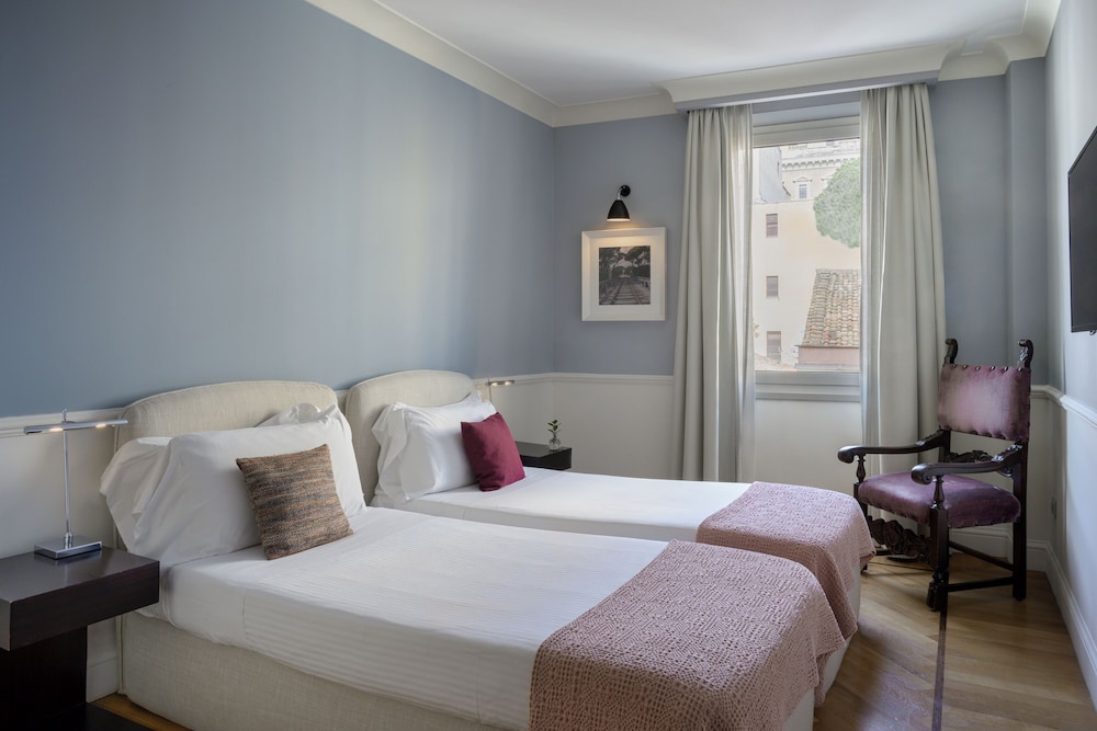 SUPERIOR, DOUBLE OR TWIN BED