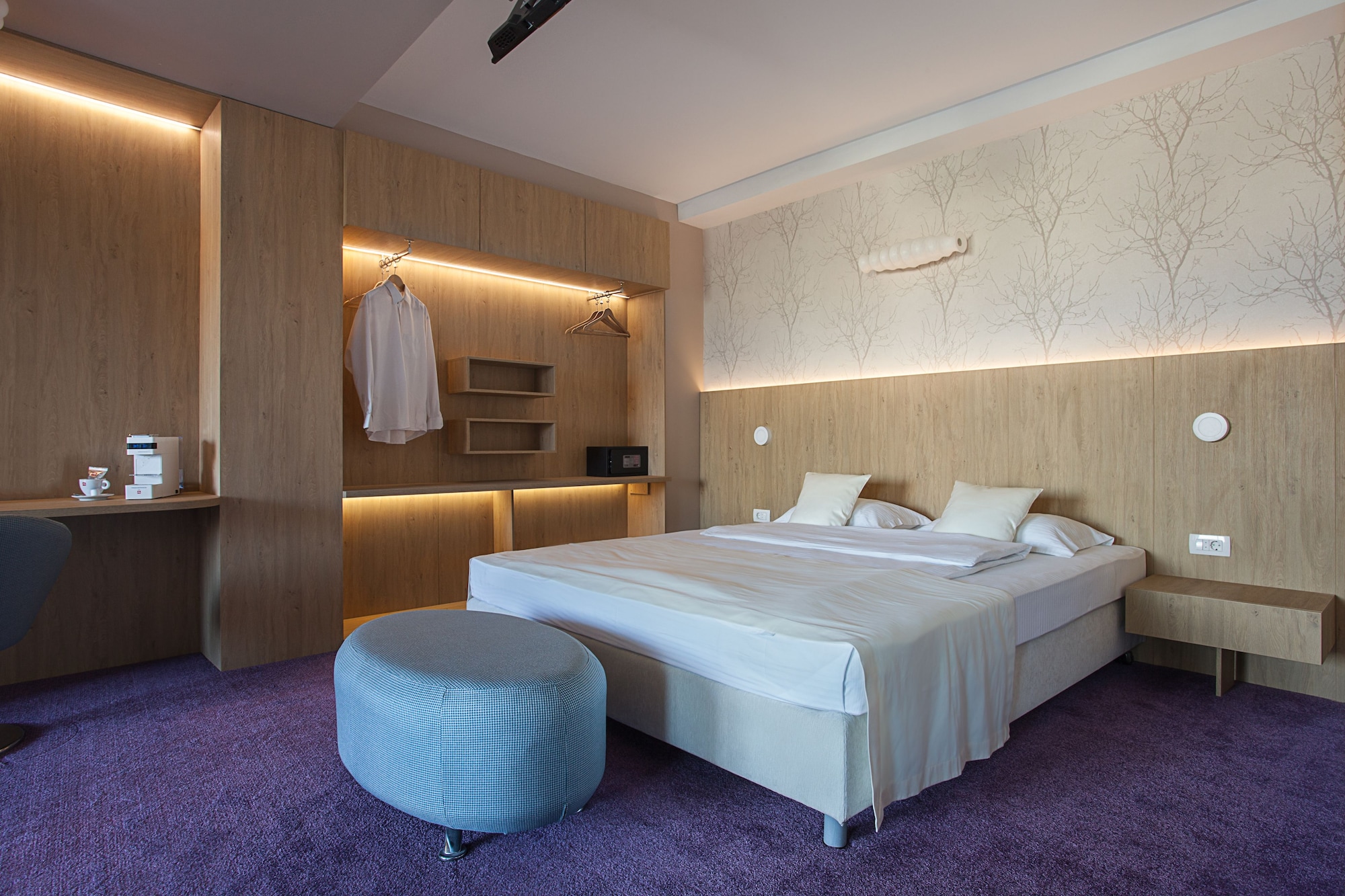 JUNIOR SUITE, KING BED