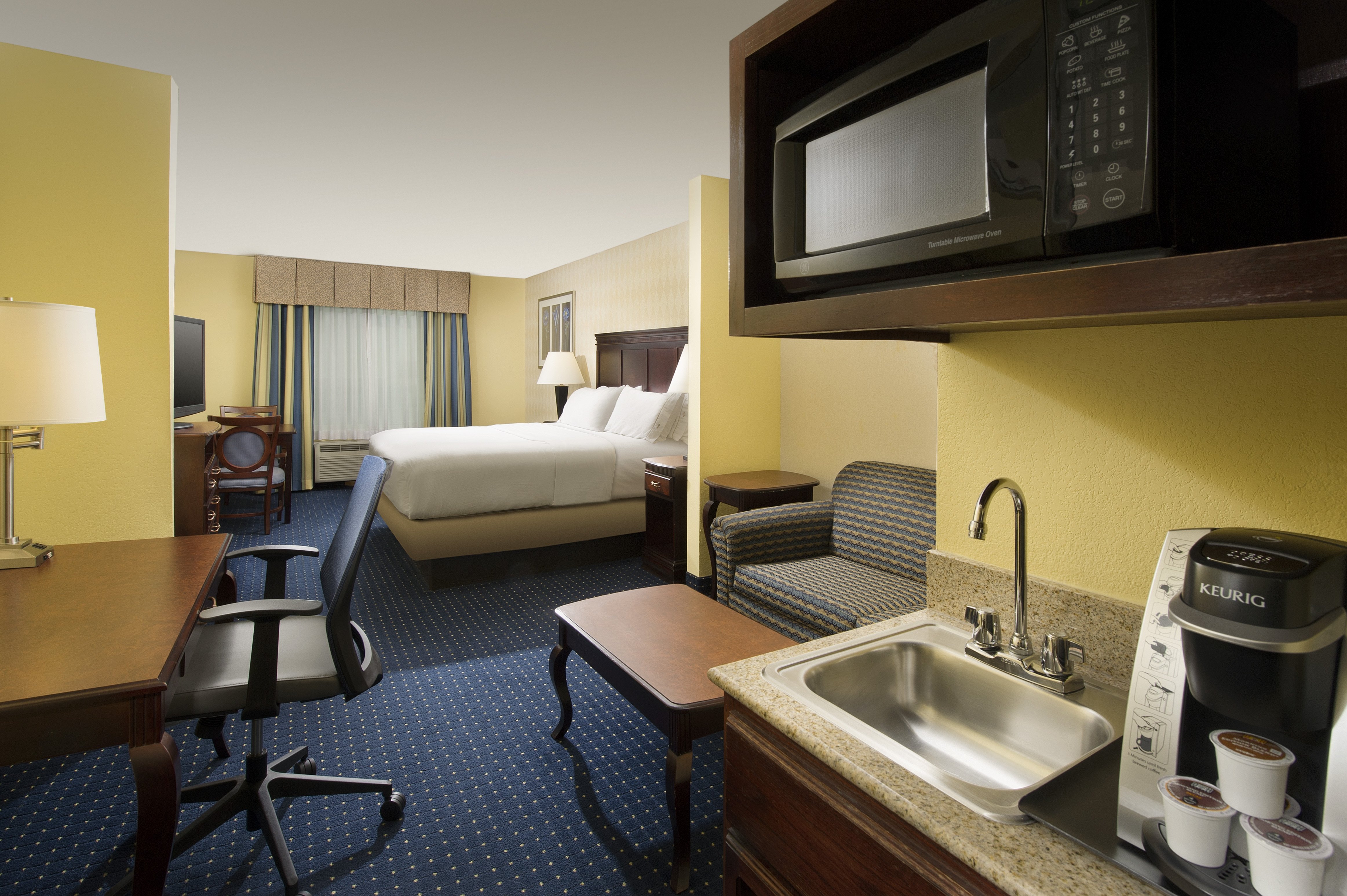 Holiday Inn Express Hotel Suites San Antonio West Seaworld Area 24/24