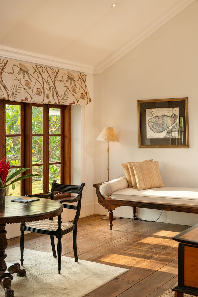 Taru Villas Rampart Street 23/50