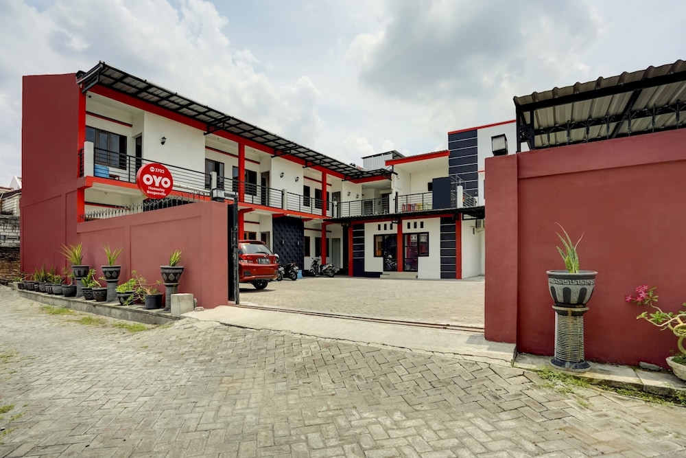 Hotel O near UNISLA formerly Homestay Bougenville 38/44