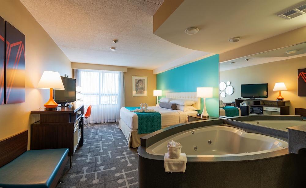 Howard Johnson Plaza by Wyndham by the Falls / Niagara Falls 40/50
