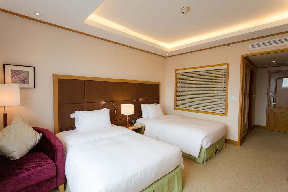 ROOM, TWIN BEDS, CITY VIEW