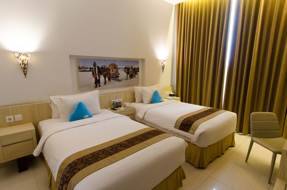 EXECUTIVE, TWIN BEDS, POOL VIEW