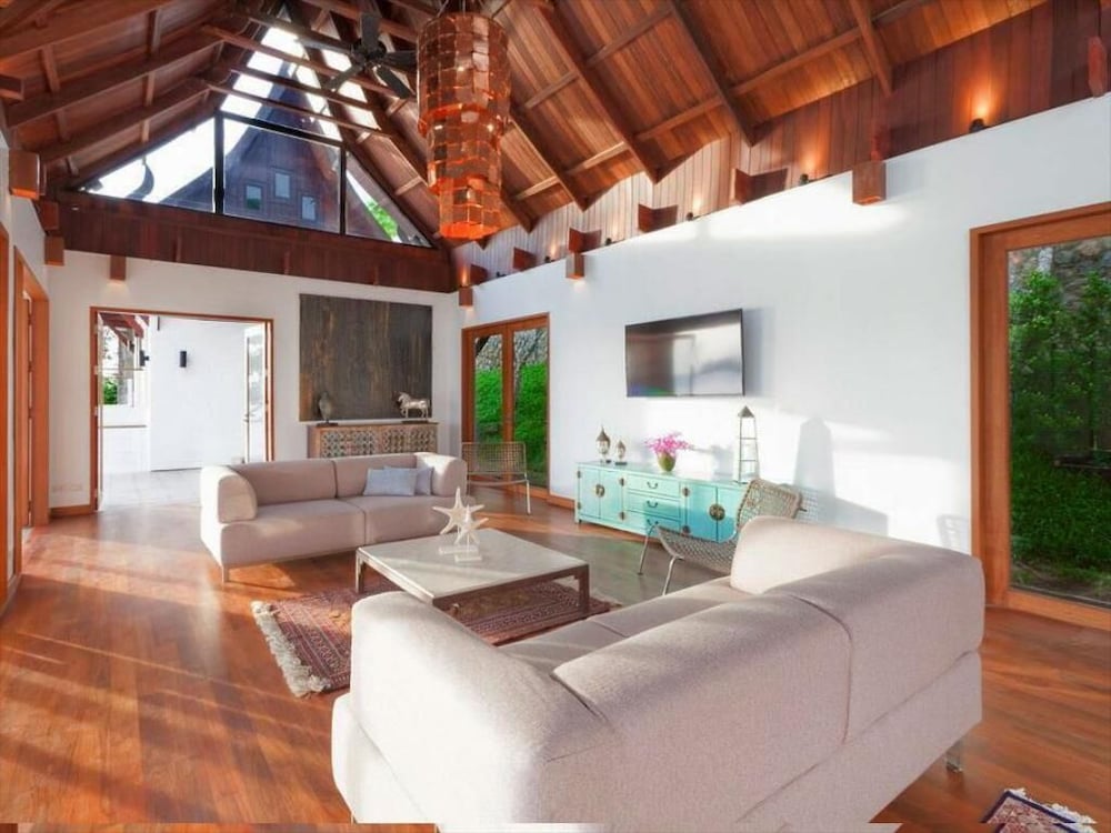 Villa Nevaeh 36/56