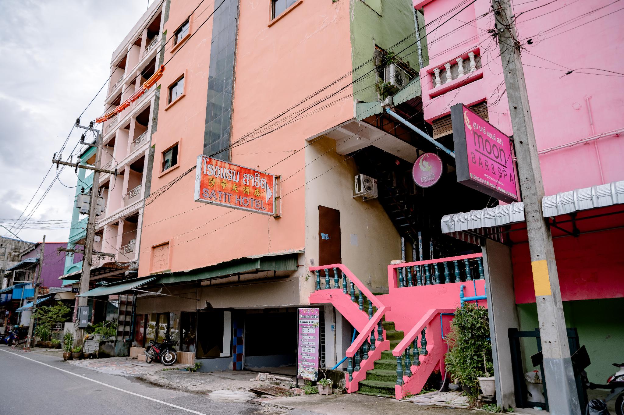 Satit Hotel 30/30