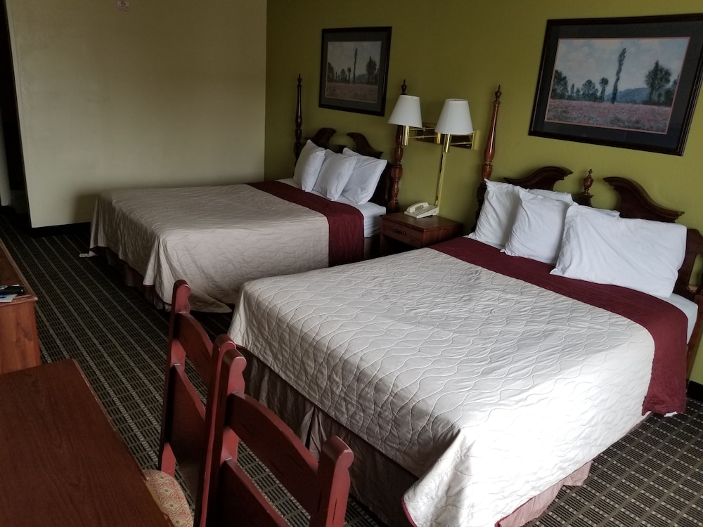 Room at OYO Travelodge by Wyndham Lansing IL, LANSING - IL