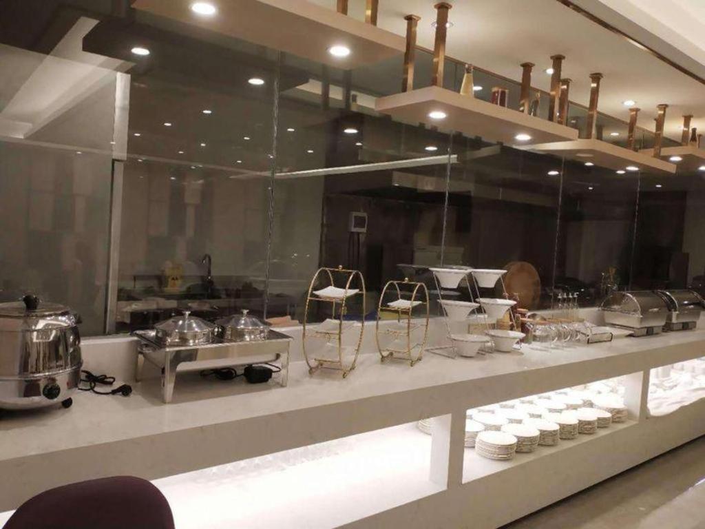 Lavande Hotel (Shenzhen Jingtian Metro Station) 41/46