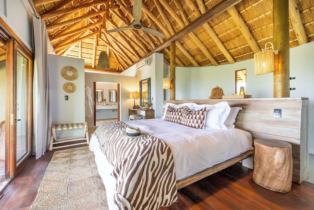 Buffalo Ridge Safari Lodge 11/50