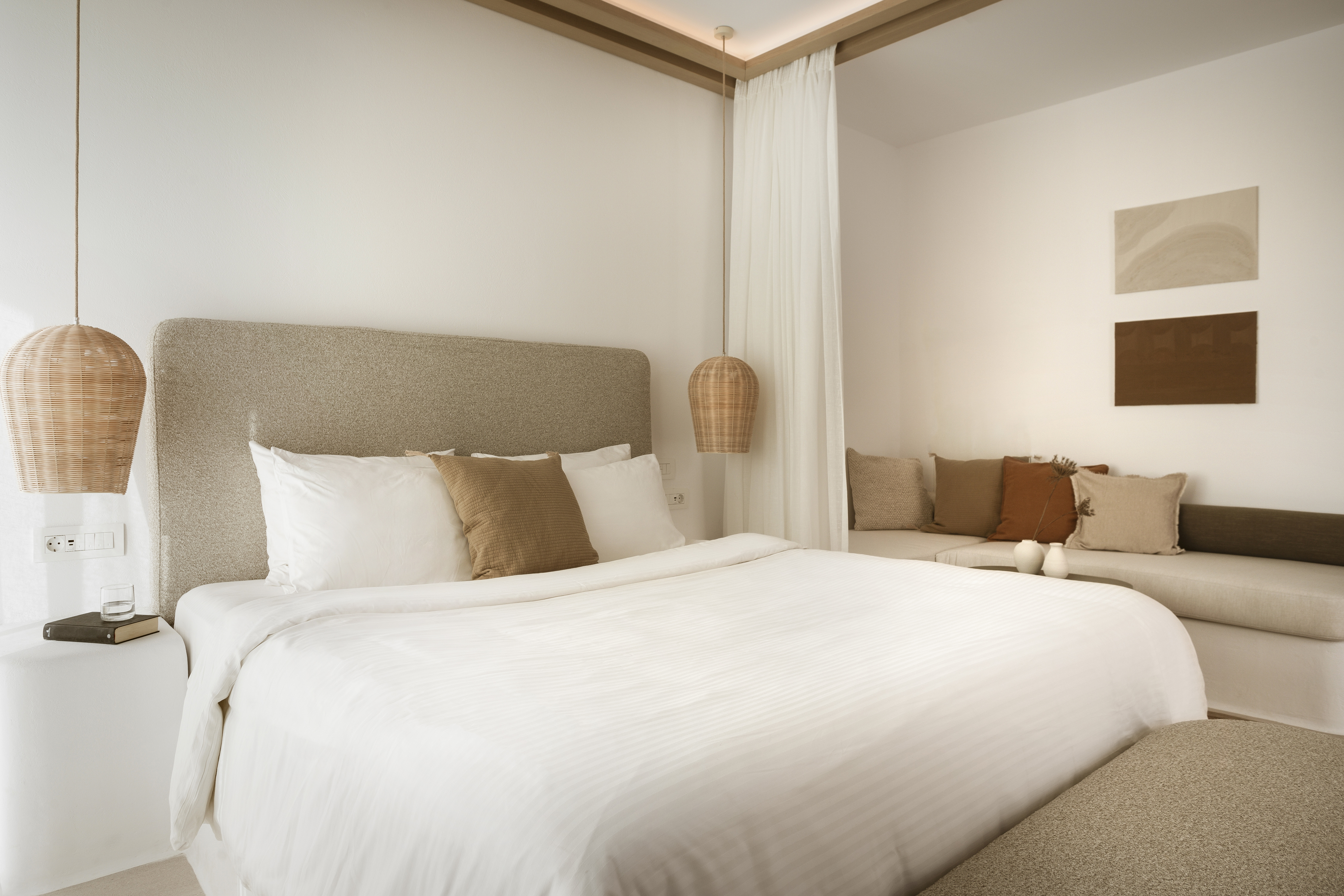 SUITE, PRIVATE POOL