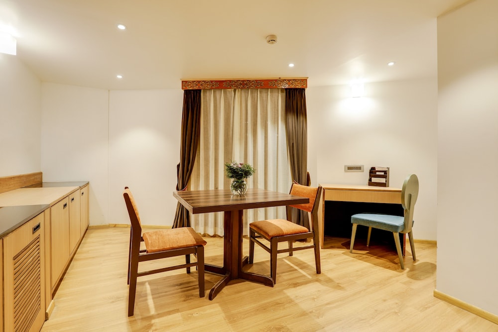Summit Swiss Heritage Hotel 56/72