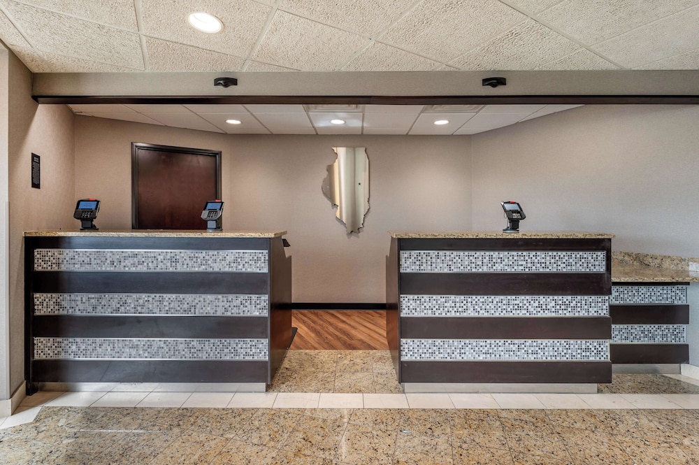 Drury Inn and Suites Champaign 2/50